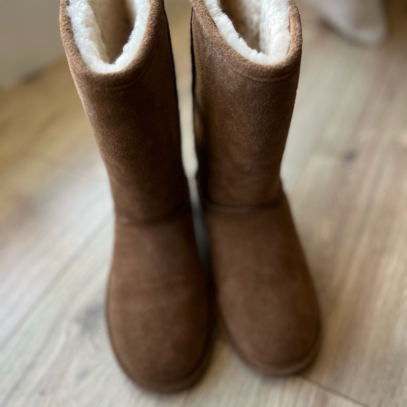 BearPaw Classic Tan Suede Boots - Picture 3 of 7